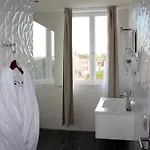 Hotel Hotel L'Esturgeon Poissy