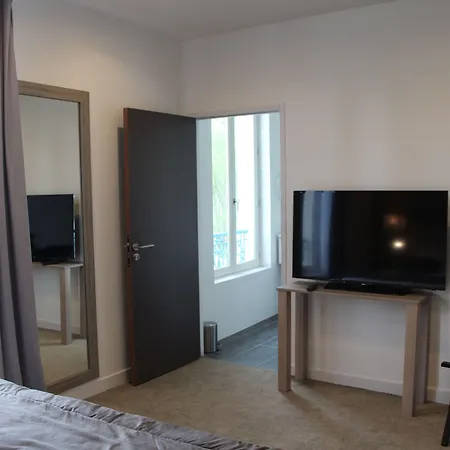 Hotel L'Esturgeon Hotel Poissy