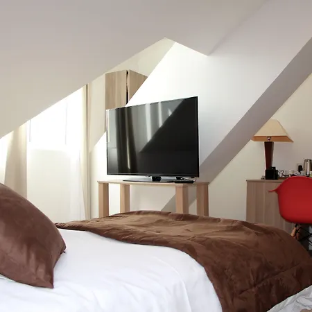 Hotel L'Esturgeon 4* Poissy