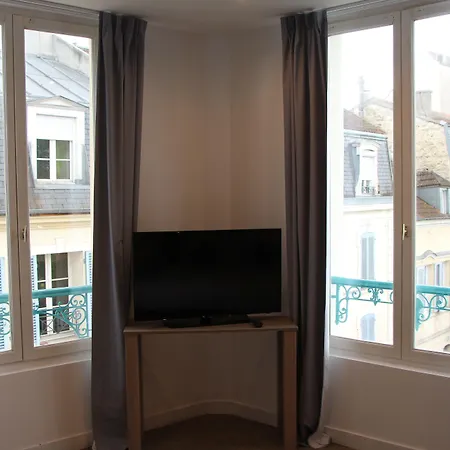 Hotel L'Esturgeon Hotel Poissy