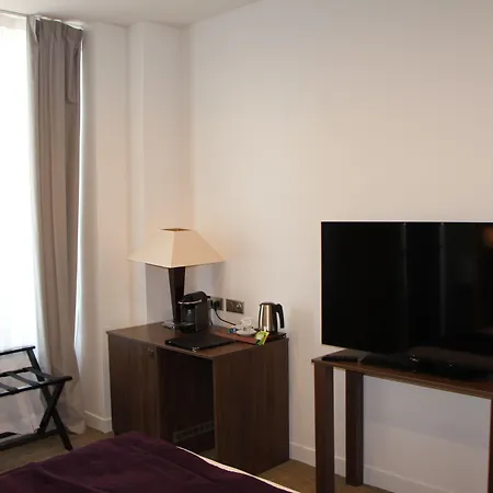 Hotel Hotel L'Esturgeon Poissy