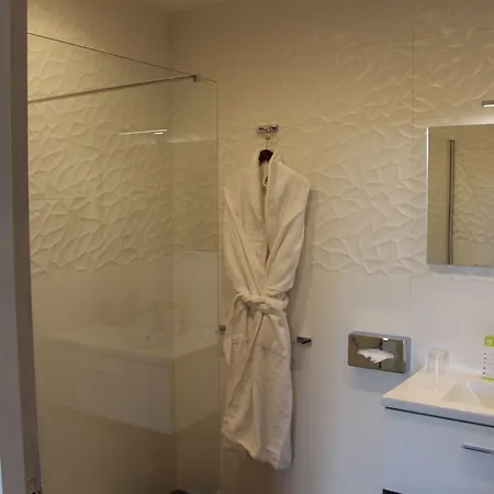 L'esturgeon Otel Poissy