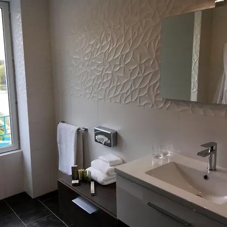 Otel L'esturgeon Poissy