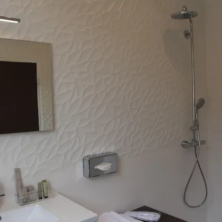 L'esturgeon Otel Poissy