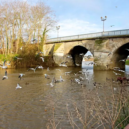 Hotel L'Esturgeon 4* Poissy