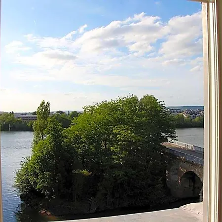 Hotel L'Esturgeon 4* Poissy