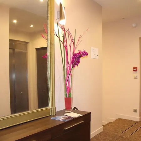 Hotel L'Esturgeon 4* Poissy